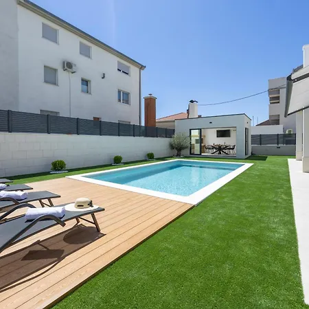 Апартаменты Holiday Home Jolive *