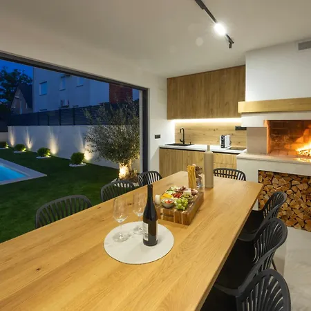 Апартаменты Holiday Home Jolive Каштела