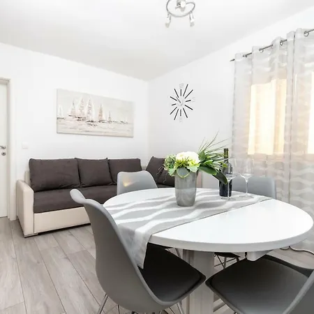 Holiday Home Jolive Апартаменты Каштела